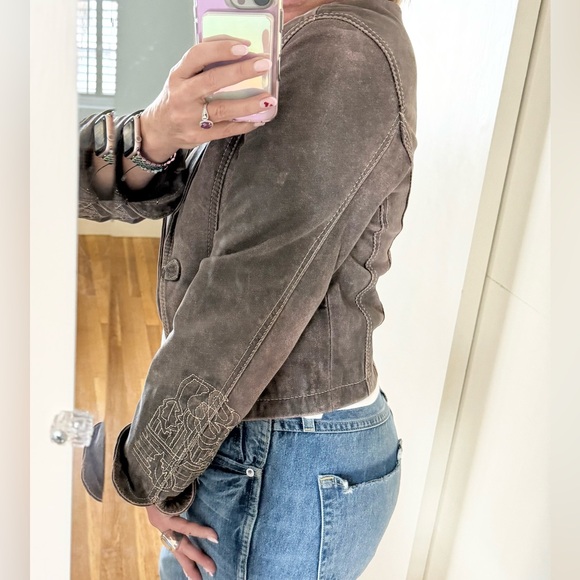 Ibisco Distressed Leather Embroidered Jacket | Cropped Blazer | Boho Chic - Picture 5 of 16